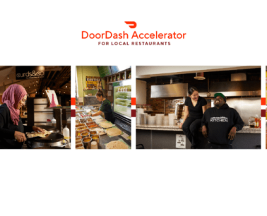 Tres imágenes muestran escenas de restaurantes: un chef elaborando panes planos, una presentación de comida estilo bufé y dos personas conversando en una cocina. El texto de arriba dice "DoorDash Acelerador para Restaurantes Locales".